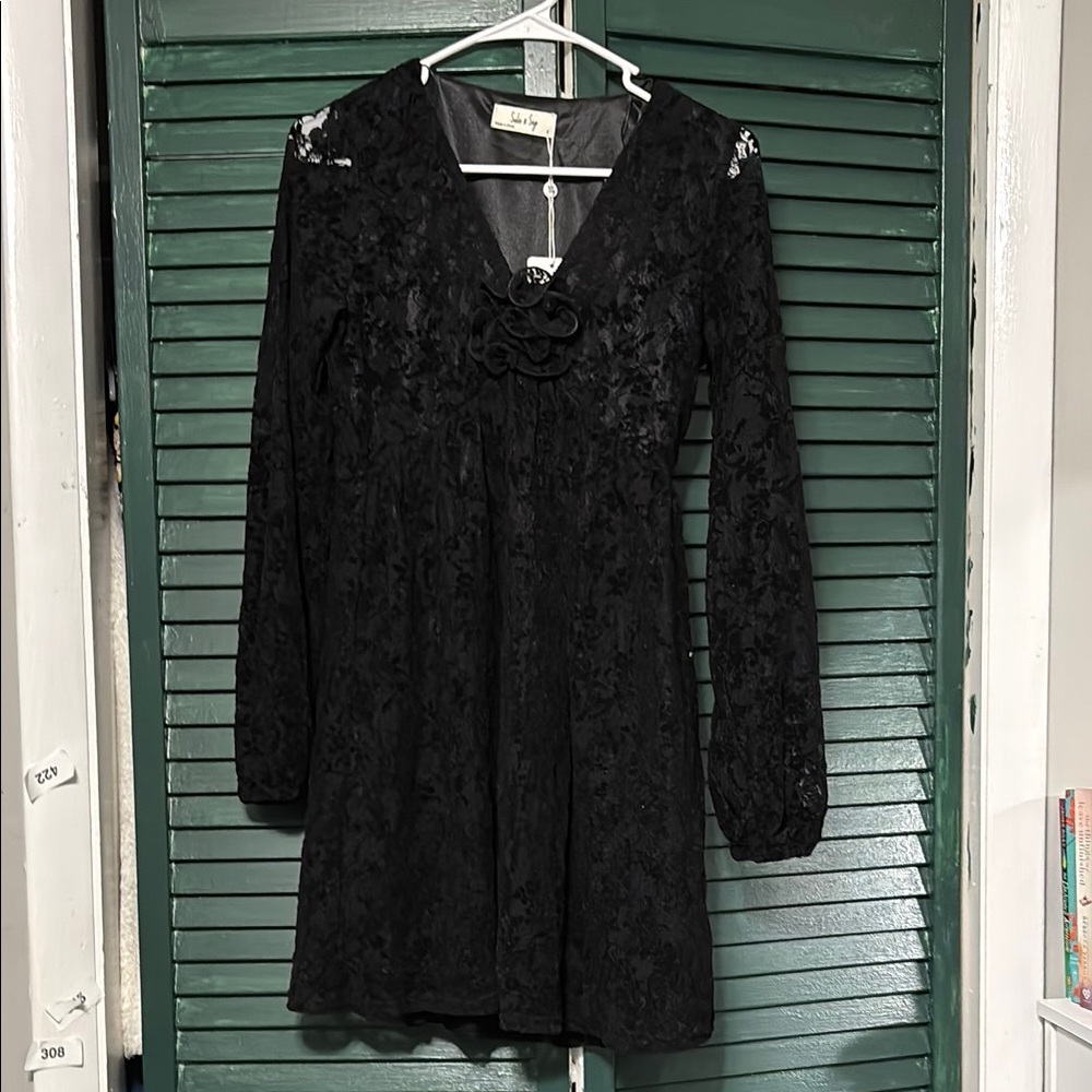 Sadie & Sage Black Lace Midi Dress